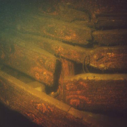 Затонувшее деревянное судно